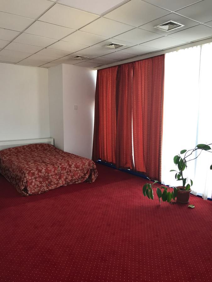 Apartament In Regim Hotelier Bacău Eksteriør billede
